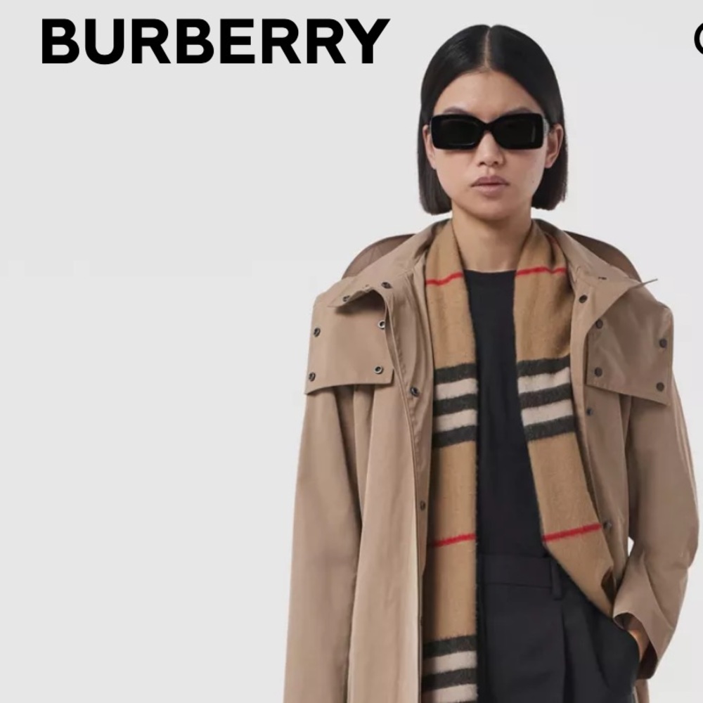 NWOT Burberry Classic Check Cashmere Scarf, Color: Archive Beige